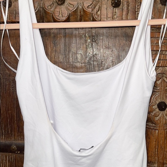 NWT ZARA White Low Back Bodysuit – Size M - Picture 5 of 6